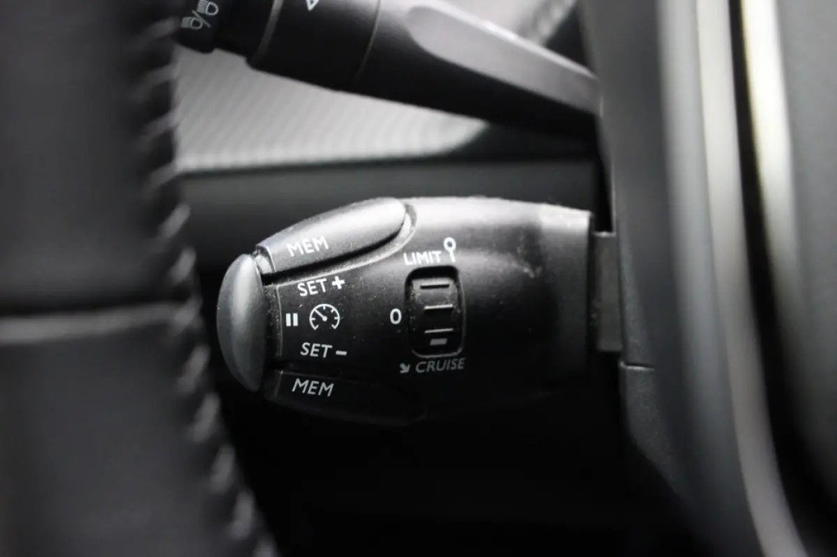 1.2 PureTech Active Pack - Carplay, Navi, Cruise