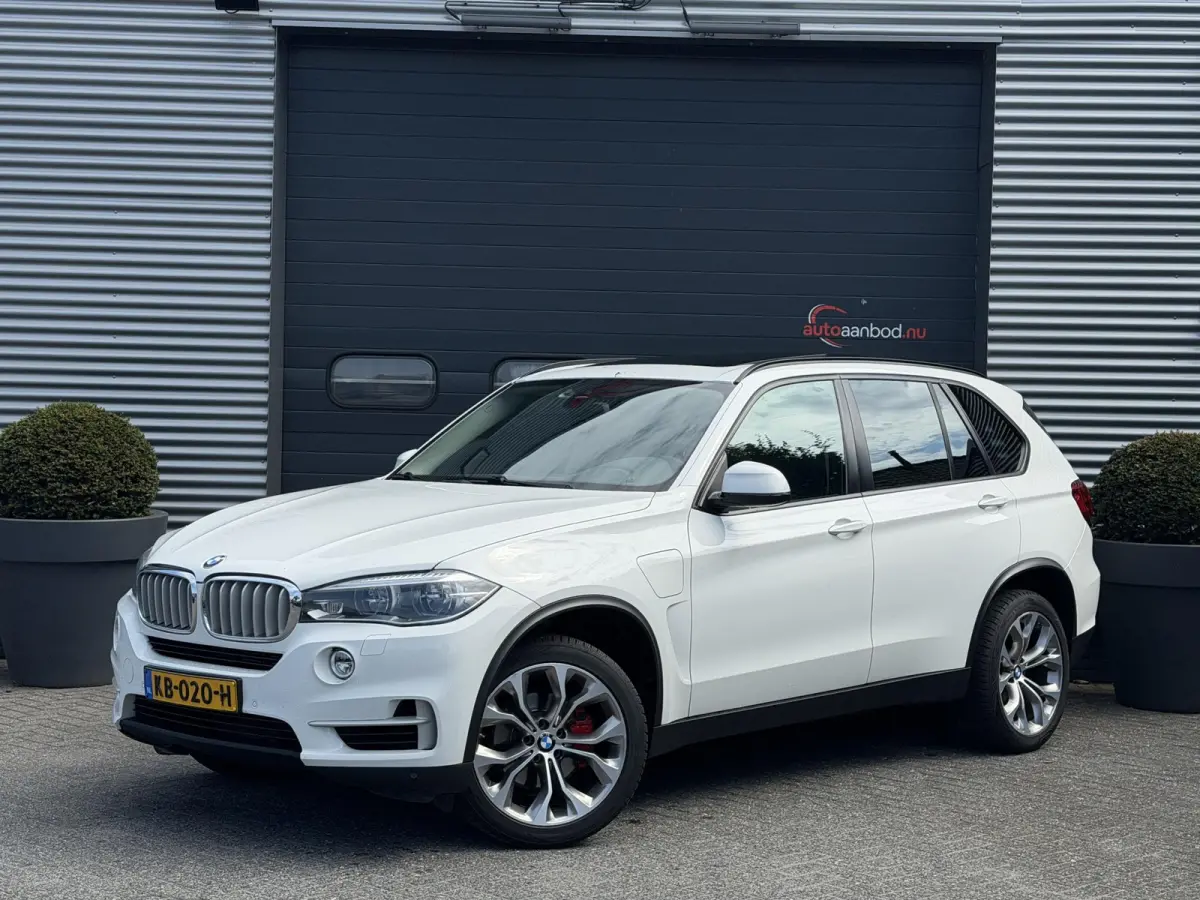 xDrive40e | Panoramadak | Head-Up Display | Camera | Elektrische Trekhaak | Elektrische Achterklep |
