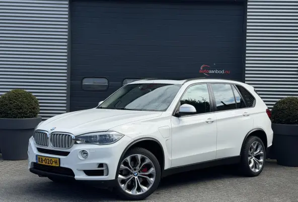 xDrive40e | Panoramadak | Head-Up Display | Camera | Elektrische Trekhaak | Elektrische Achterklep |