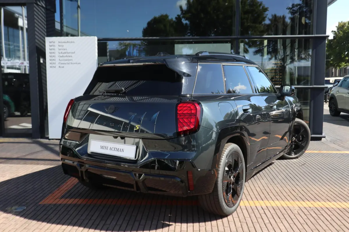SE | John Cooper Works Trim + Pakket M