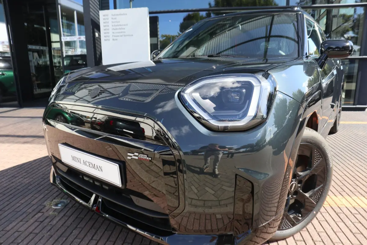 SE | John Cooper Works Trim + Pakket M