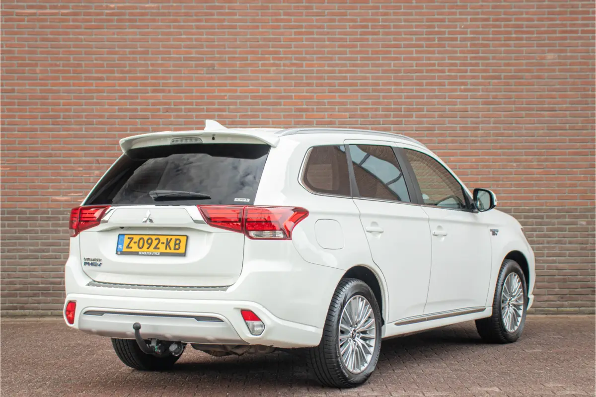 2.4 PHEV Intense, Full LED, Trekhaak, Camera, Half leder, Carplay, Stoelverwarming, DAB+.