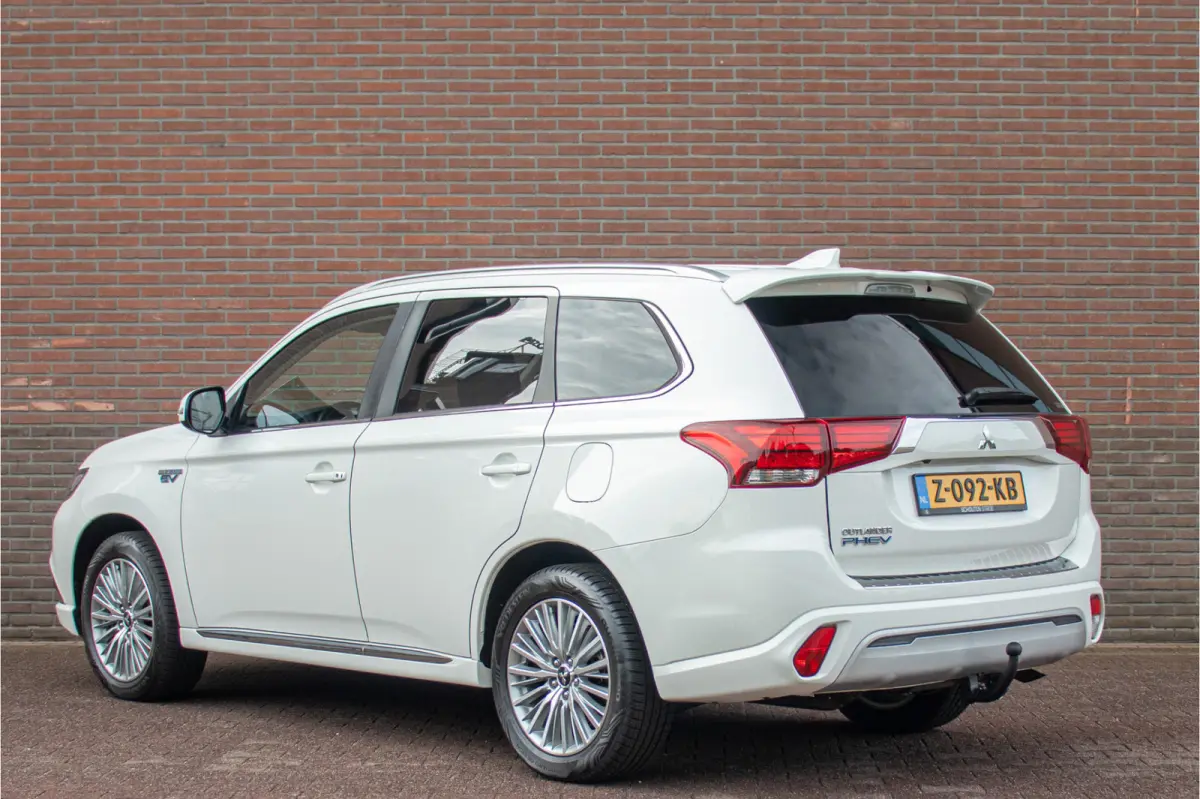 2.4 PHEV Intense, Full LED, Trekhaak, Camera, Half leder, Carplay, Stoelverwarming, DAB+.