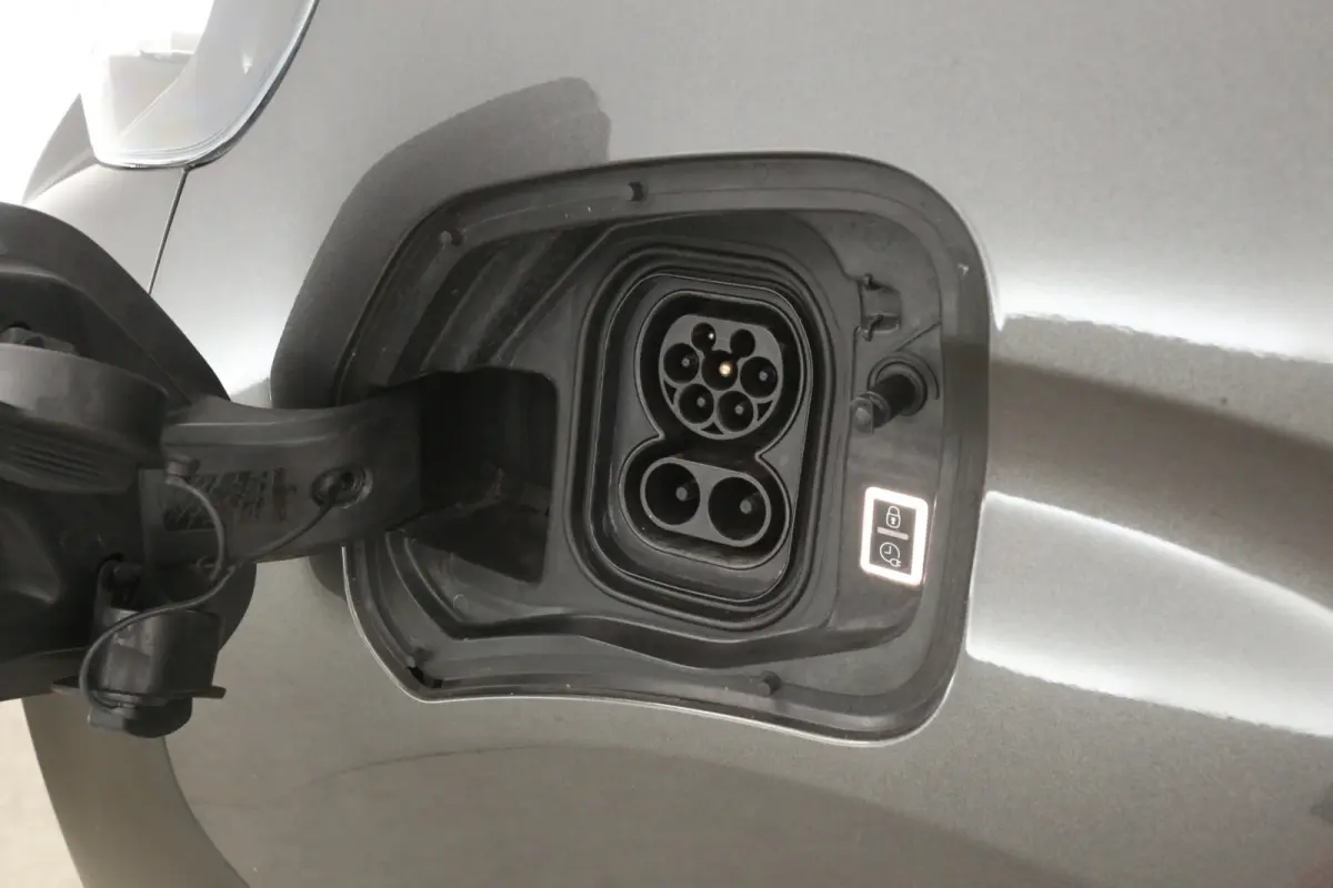 Elektrisch 75 kWh L2H1 Long Range | Snelladen | SOH 90% | Airco | Camera | Cruise | Carplay | Parkeersens.