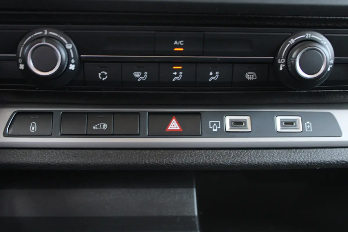 L3 75 kWh | 8 JAAR GARANTIE | CAMERA | NAVI | BETIMMERING | DRAADLOOS CARPLAY