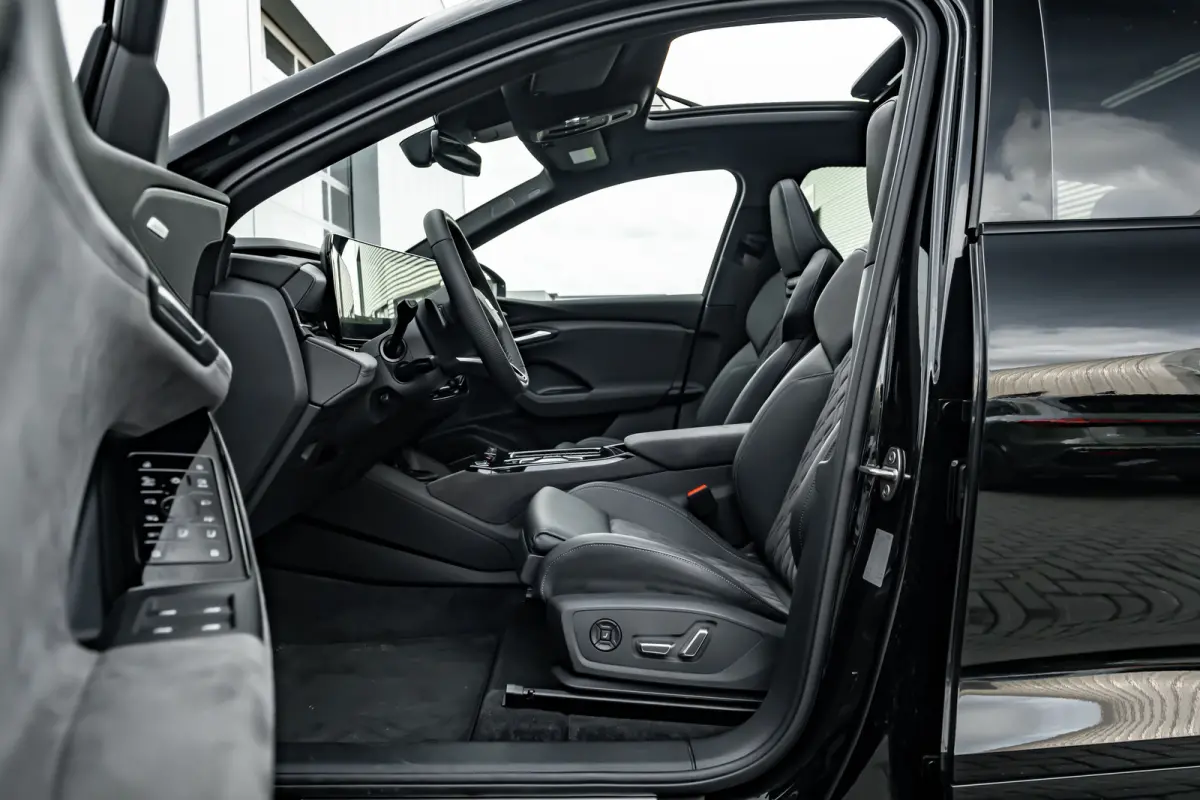 S edition performance 100 kWh 306PK | Trekhaak | Luchtvering | Panoramadak | Head-up display | Bang & Olufsen