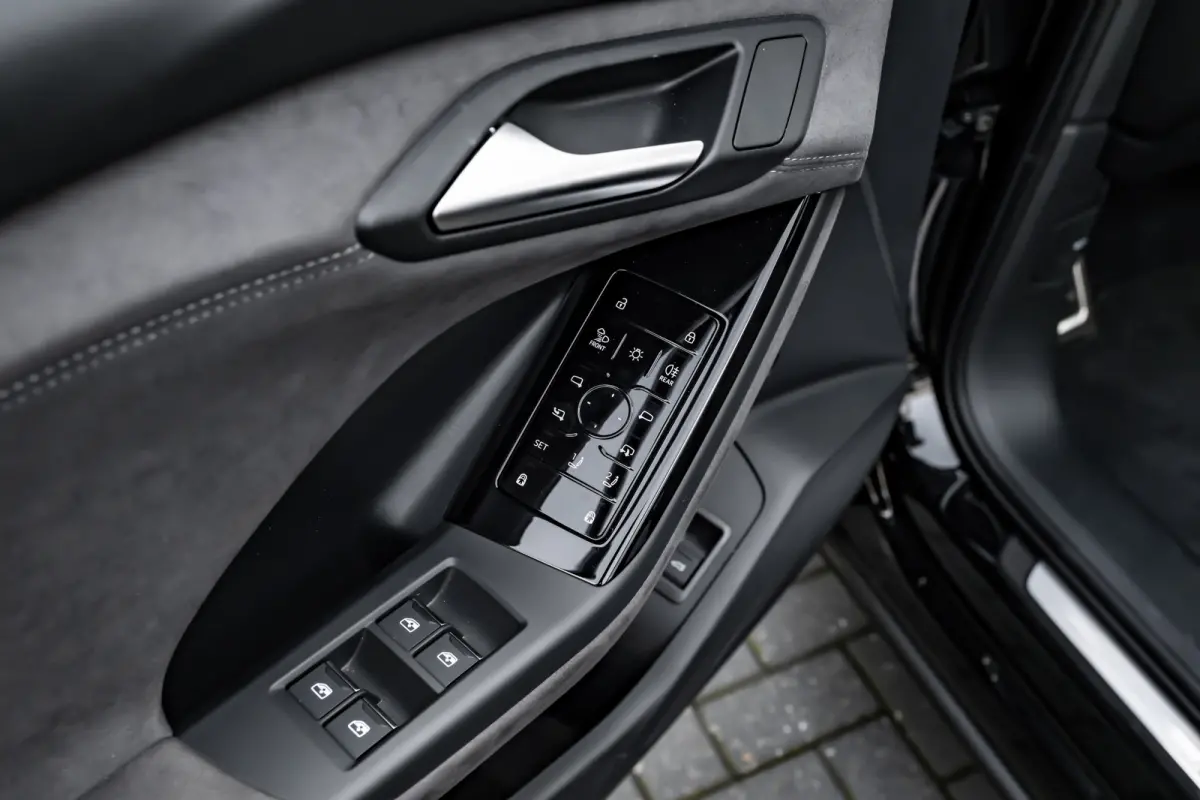 S edition performance 100 kWh 306PK | Trekhaak | Luchtvering | Panoramadak | Head-up display | Bang & Olufsen