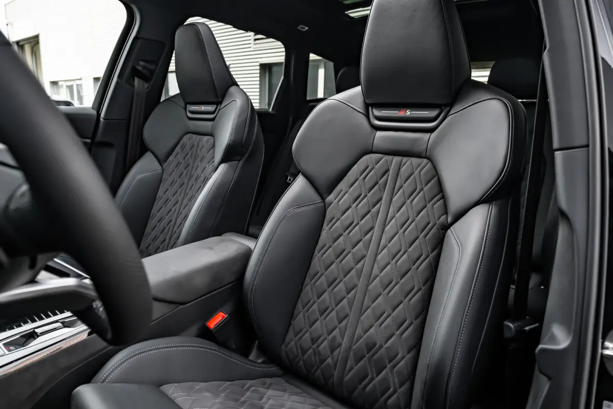 S edition performance 100 kWh 306PK | Trekhaak | Luchtvering | Panoramadak | Head-up display | Bang & Olufsen