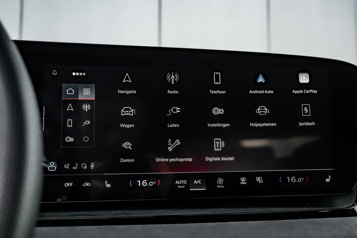 S edition performance 100 kWh 306PK | Trekhaak | Luchtvering | Panoramadak | Head-up display | Bang & Olufsen