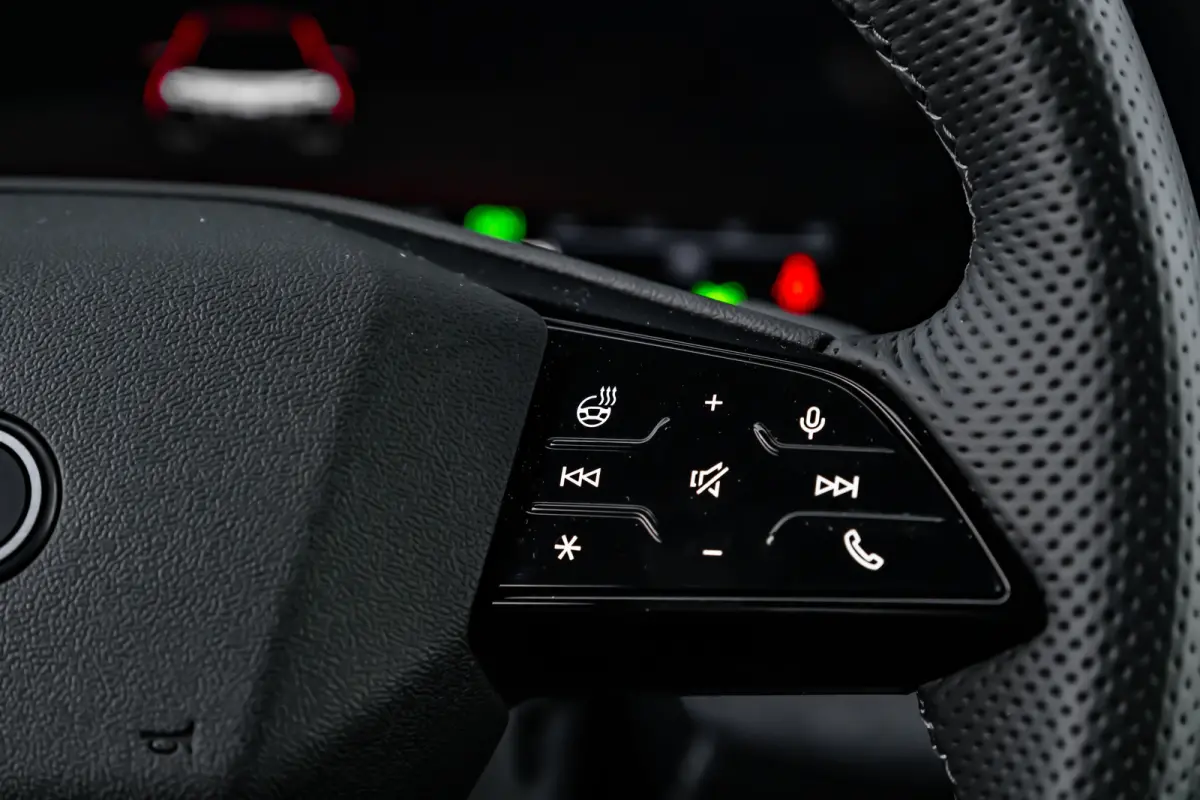 S edition performance 100 kWh 306PK | Trekhaak | Luchtvering | Panoramadak | Head-up display | Bang & Olufsen