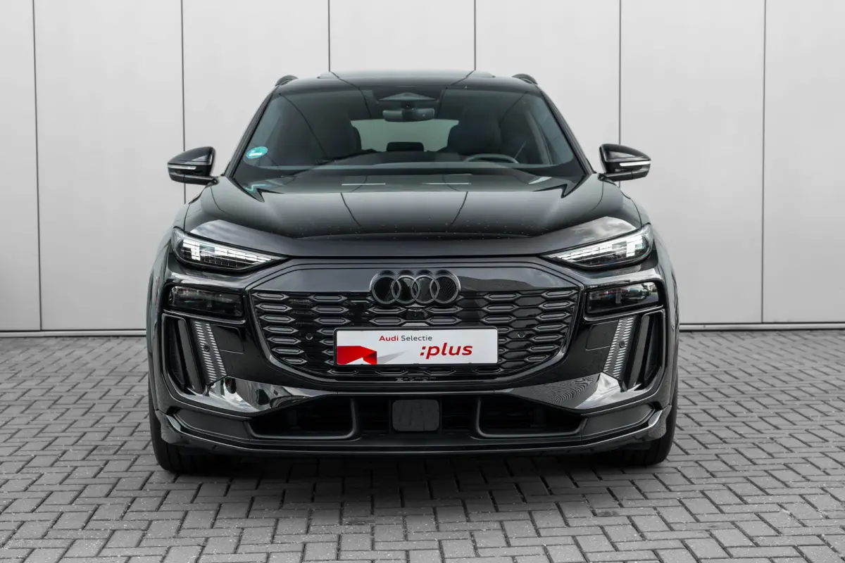S edition performance 100 kWh 306PK | Trekhaak | Luchtvering | Panoramadak | Head-up display | Bang & Olufsen