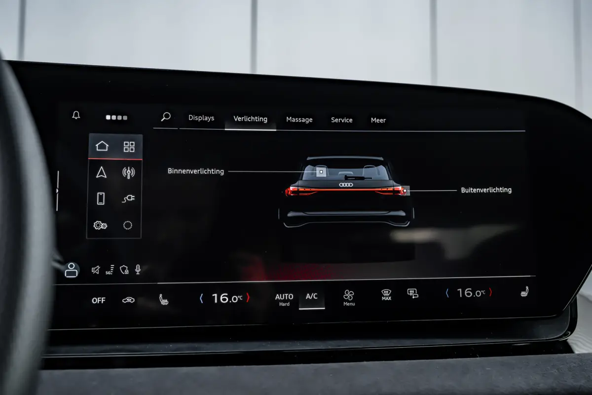S edition performance 100 kWh 306PK | Trekhaak | Luchtvering | Panoramadak | Head-up display | Bang & Olufsen