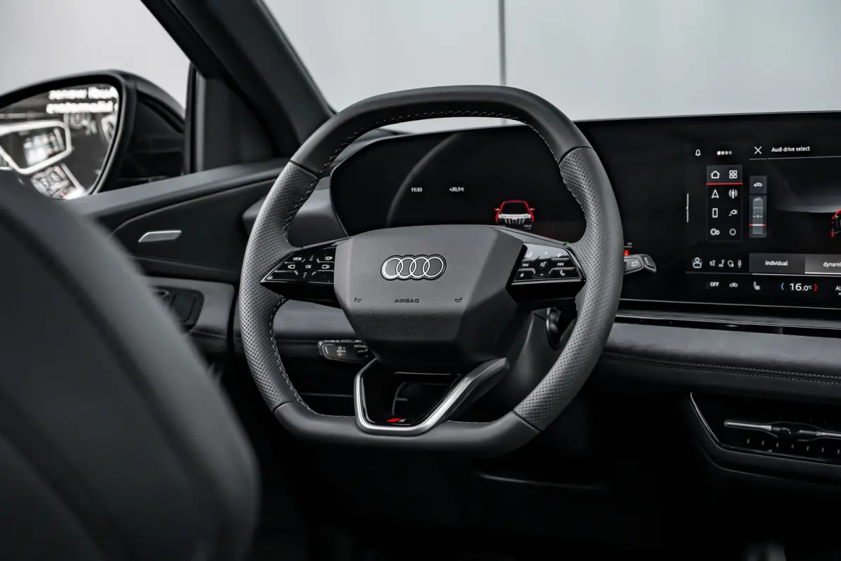 S edition performance 100 kWh 306PK | Trekhaak | Luchtvering | Panoramadak | Head-up display | Bang & Olufsen