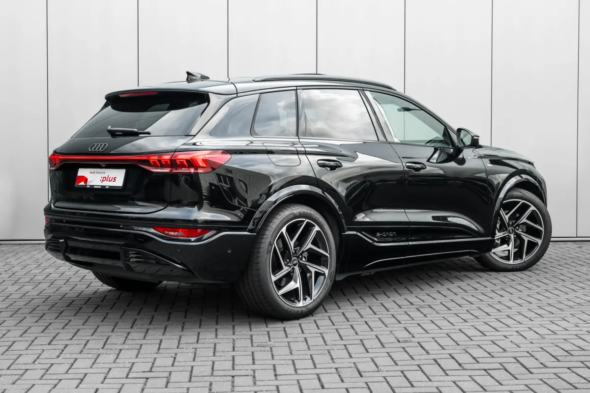 S edition performance 100 kWh 306PK | Trekhaak | Luchtvering | Panoramadak | Head-up display | Bang & Olufsen
