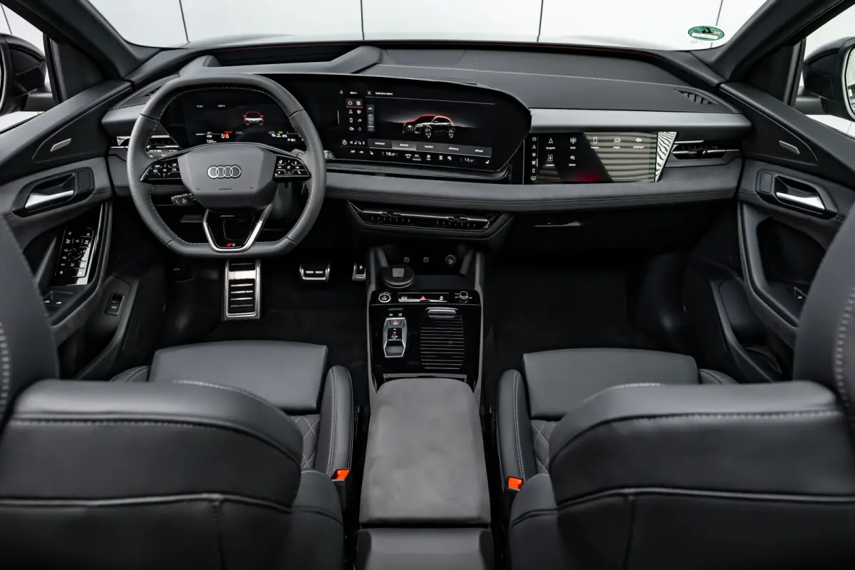 S edition performance 100 kWh 306PK | Trekhaak | Luchtvering | Panoramadak | Head-up display | Bang & Olufsen