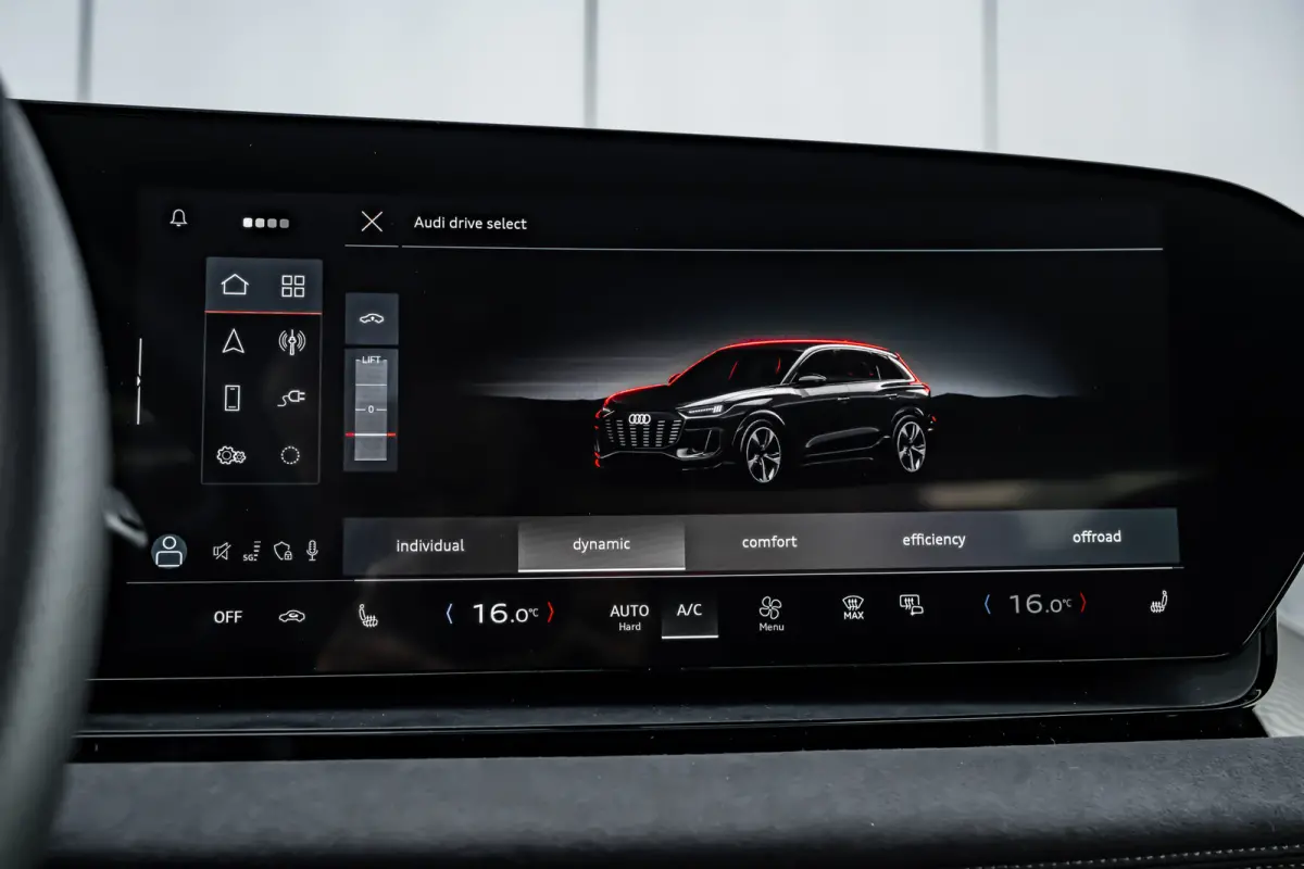 S edition performance 100 kWh 306PK | Trekhaak | Luchtvering | Panoramadak | Head-up display | Bang & Olufsen