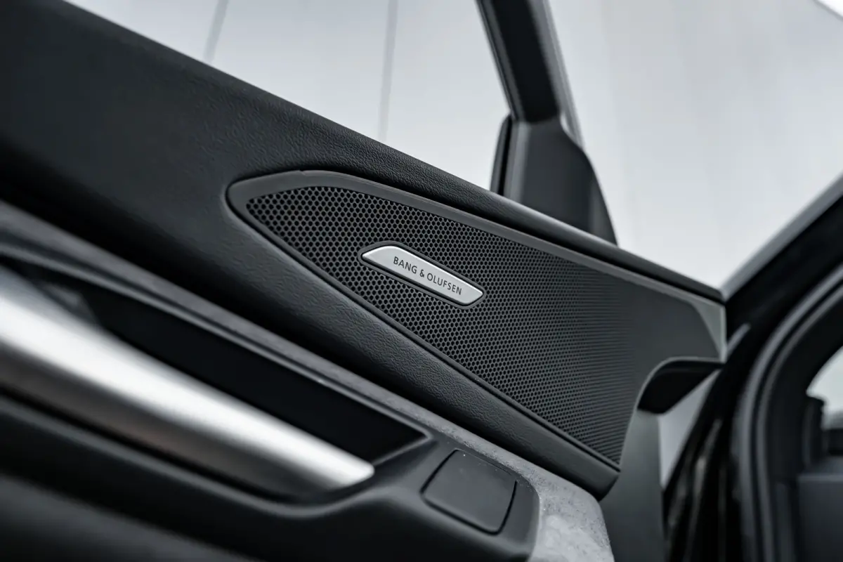 S edition performance 100 kWh 306PK | Trekhaak | Luchtvering | Panoramadak | Head-up display | Bang & Olufsen