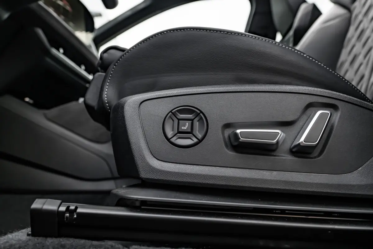 S edition performance 100 kWh 306PK | Trekhaak | Luchtvering | Panoramadak | Head-up display | Bang & Olufsen