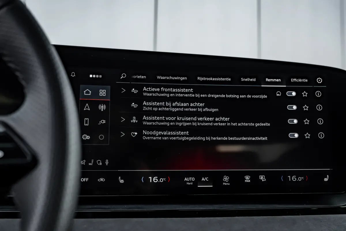 S edition performance 100 kWh 306PK | Trekhaak | Luchtvering | Panoramadak | Head-up display | Bang & Olufsen
