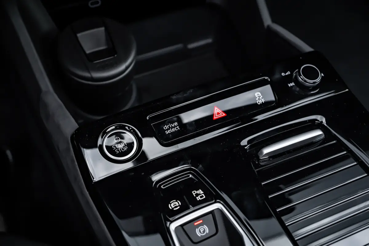 S edition performance 100 kWh 306PK | Trekhaak | Luchtvering | Panoramadak | Head-up display | Bang & Olufsen