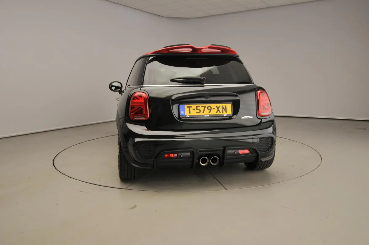 JCW Automaat / JCW Stoelen / Getint Glas / Head-up / Harman-Kardon / Active Cruise / Alu wielen 18 inch
