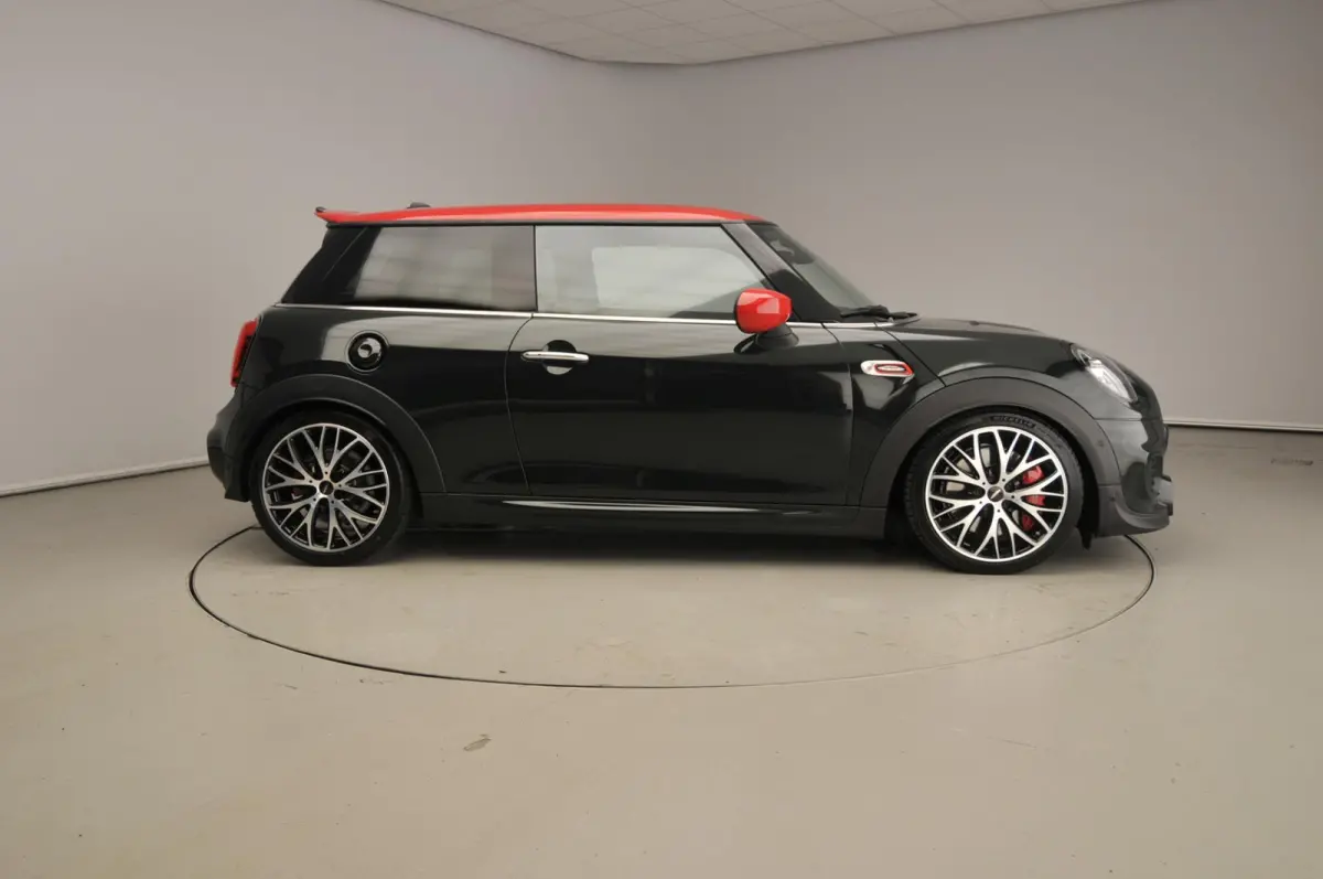 JCW Automaat / JCW Stoelen / Getint Glas / Head-up / Harman-Kardon / Active Cruise / Alu wielen 18 inch