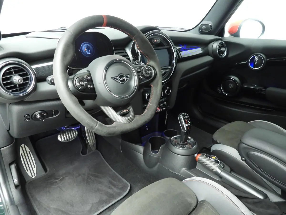 JCW Automaat / JCW Stoelen / Getint Glas / Head-up / Harman-Kardon / Active Cruise / Alu wielen 18 inch