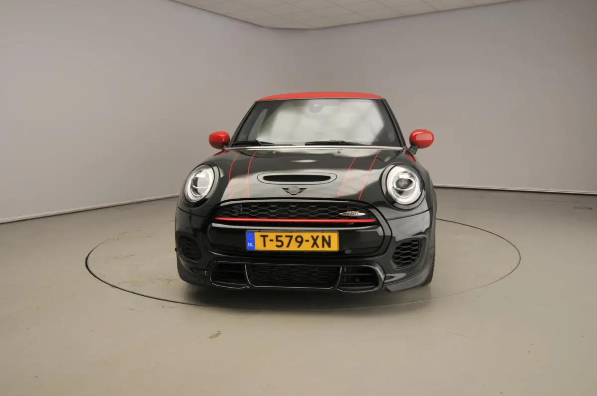 JCW Automaat / JCW Stoelen / Getint Glas / Head-up / Harman-Kardon / Active Cruise / Alu wielen 18 inch