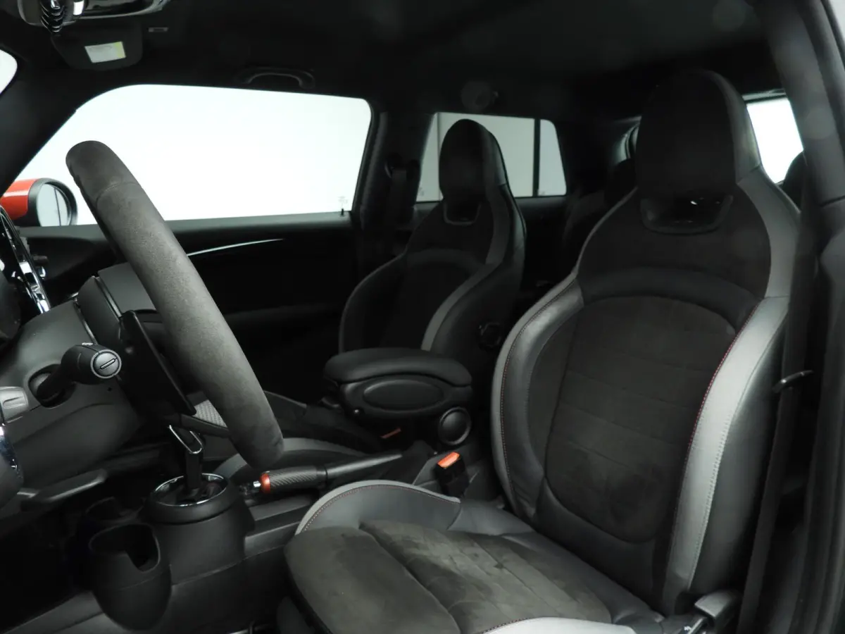 JCW Automaat / JCW Stoelen / Getint Glas / Head-up / Harman-Kardon / Active Cruise / Alu wielen 18 inch