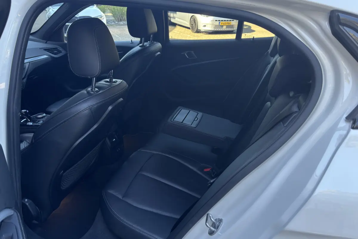118i Sportline | Sportleder | Comfort Acces | Stoel+Stuurverwarming | PDC V+A | Carplay