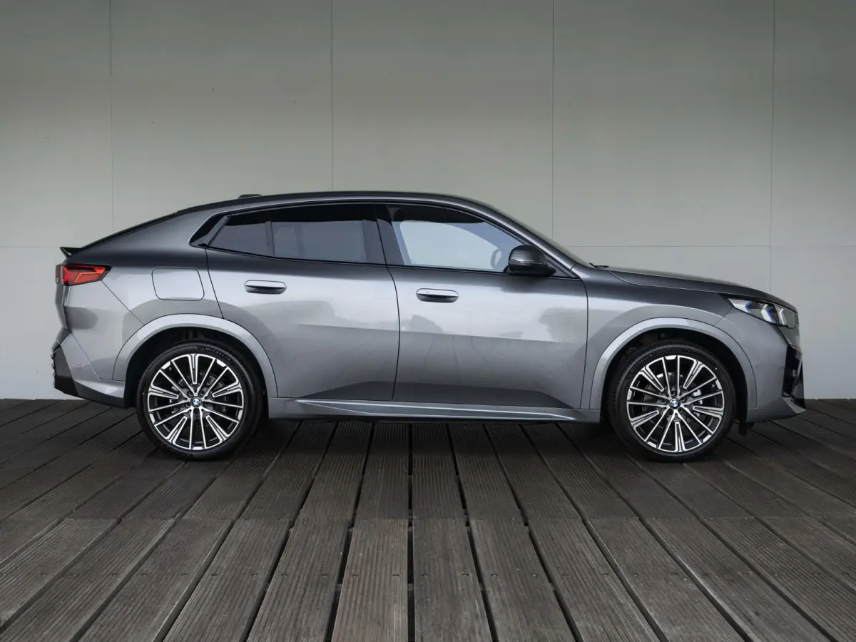 eDrive20 Pure Edition 67 kWh M Sportpakket | Premium Pack