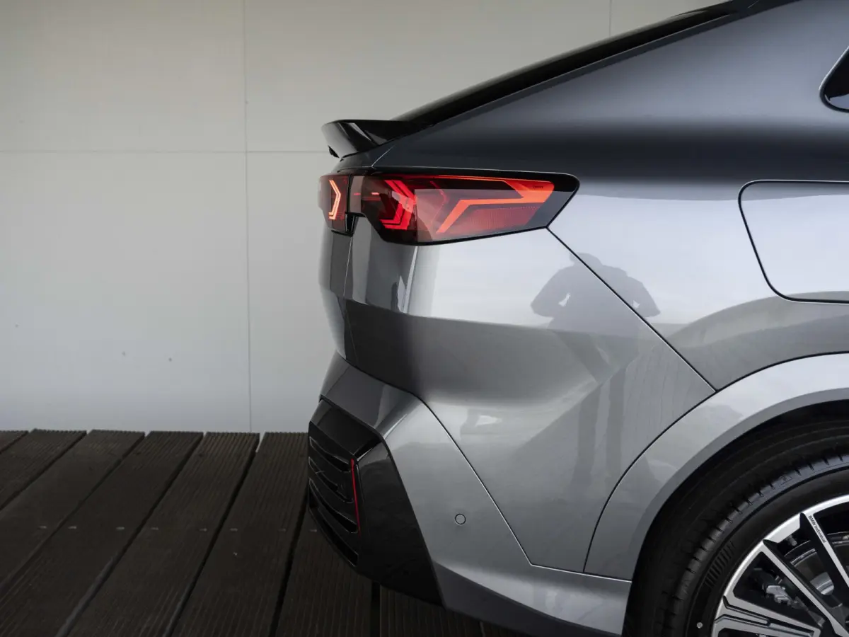 eDrive20 Pure Edition 67 kWh M Sportpakket | Premium Pack
