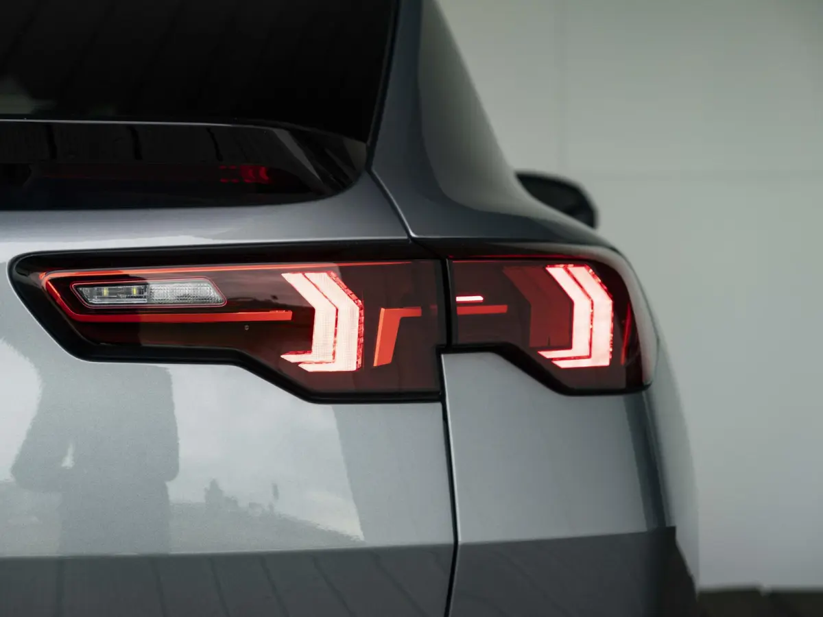 eDrive20 Pure Edition 67 kWh M Sportpakket | Premium Pack