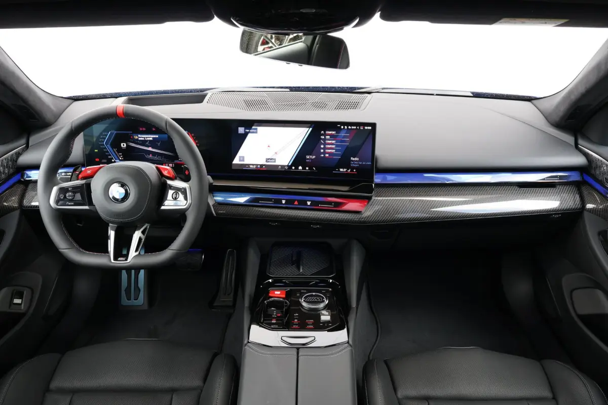 Sedan | M Drivers Pack | Comfort Pack | Bowers & Wilkins | Panoramadak