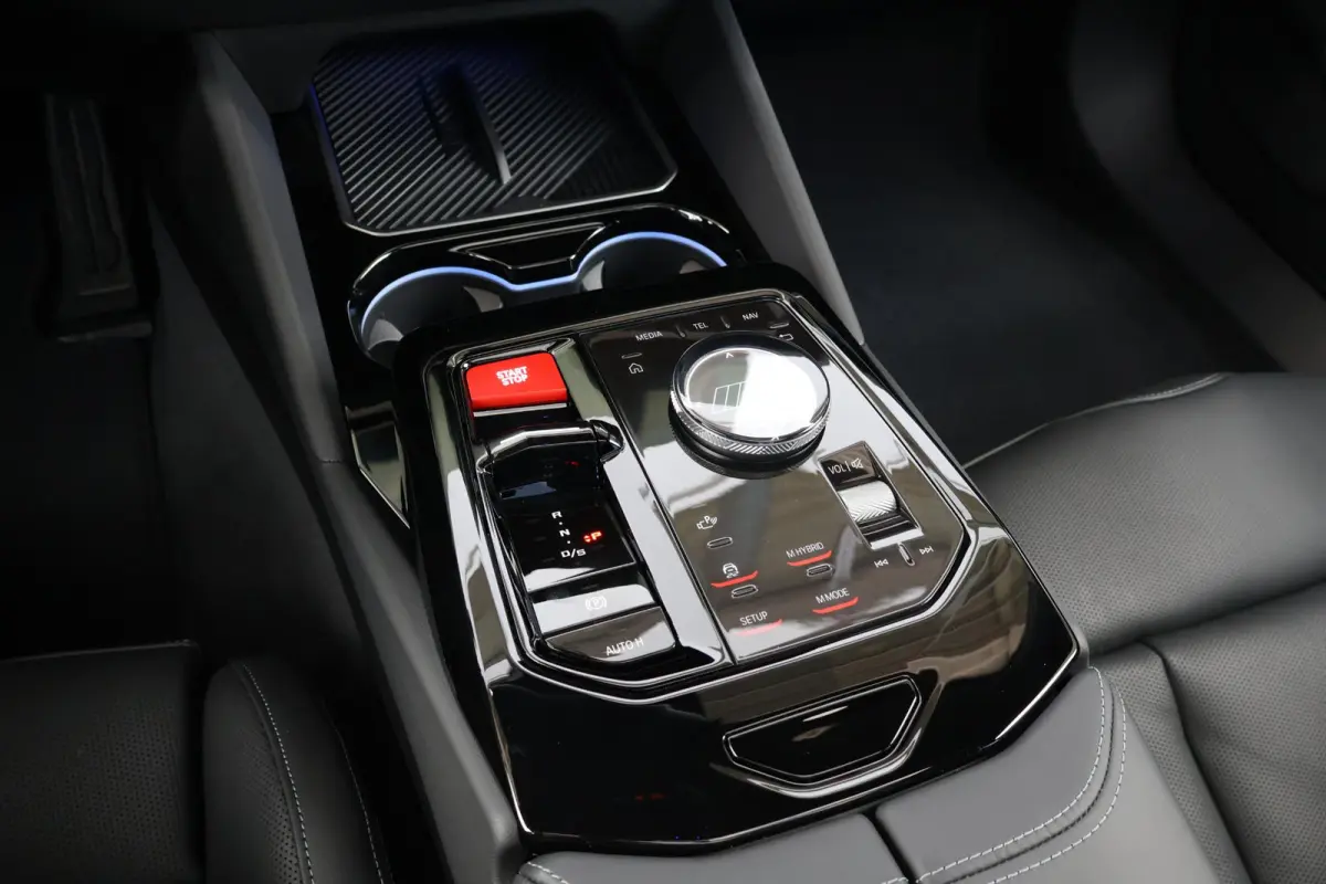 Sedan | M Drivers Pack | Comfort Pack | Bowers & Wilkins | Panoramadak