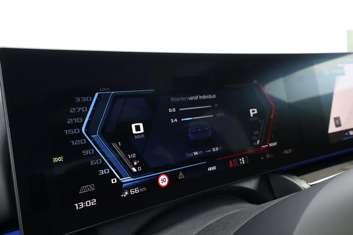Sedan | M Drivers Pack | Comfort Pack | Bowers & Wilkins | Panoramadak