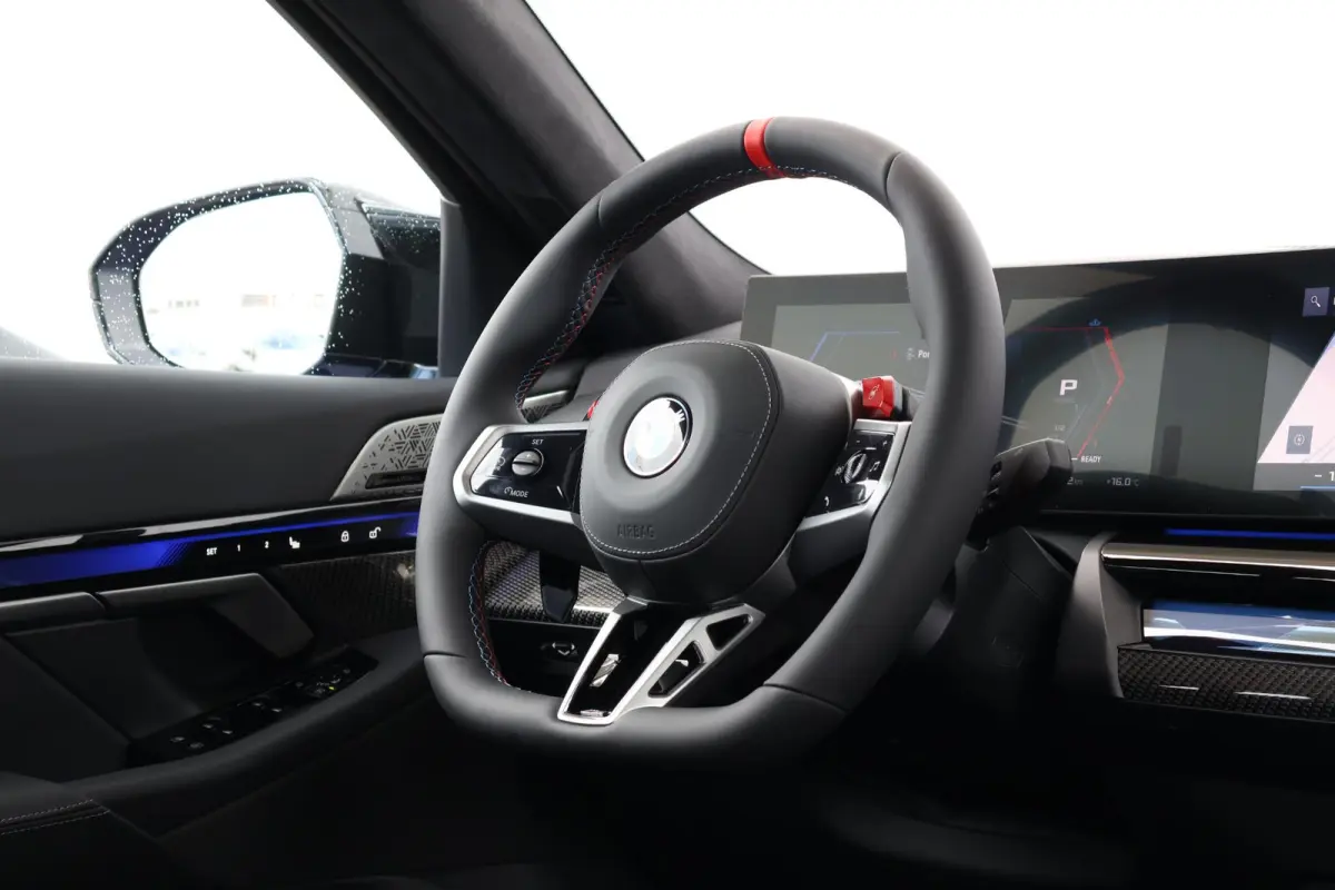 Sedan | M Drivers Pack | Comfort Pack | Bowers & Wilkins | Panoramadak