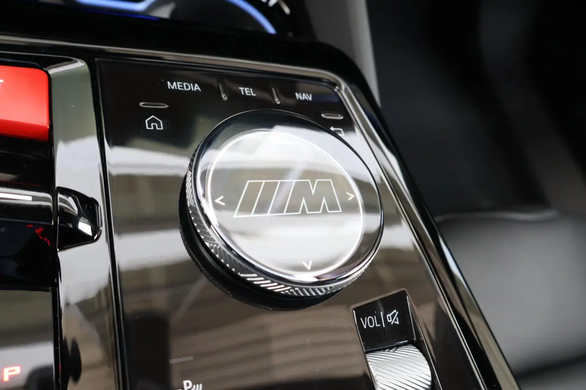 Sedan | M Drivers Pack | Comfort Pack | Bowers & Wilkins | Panoramadak