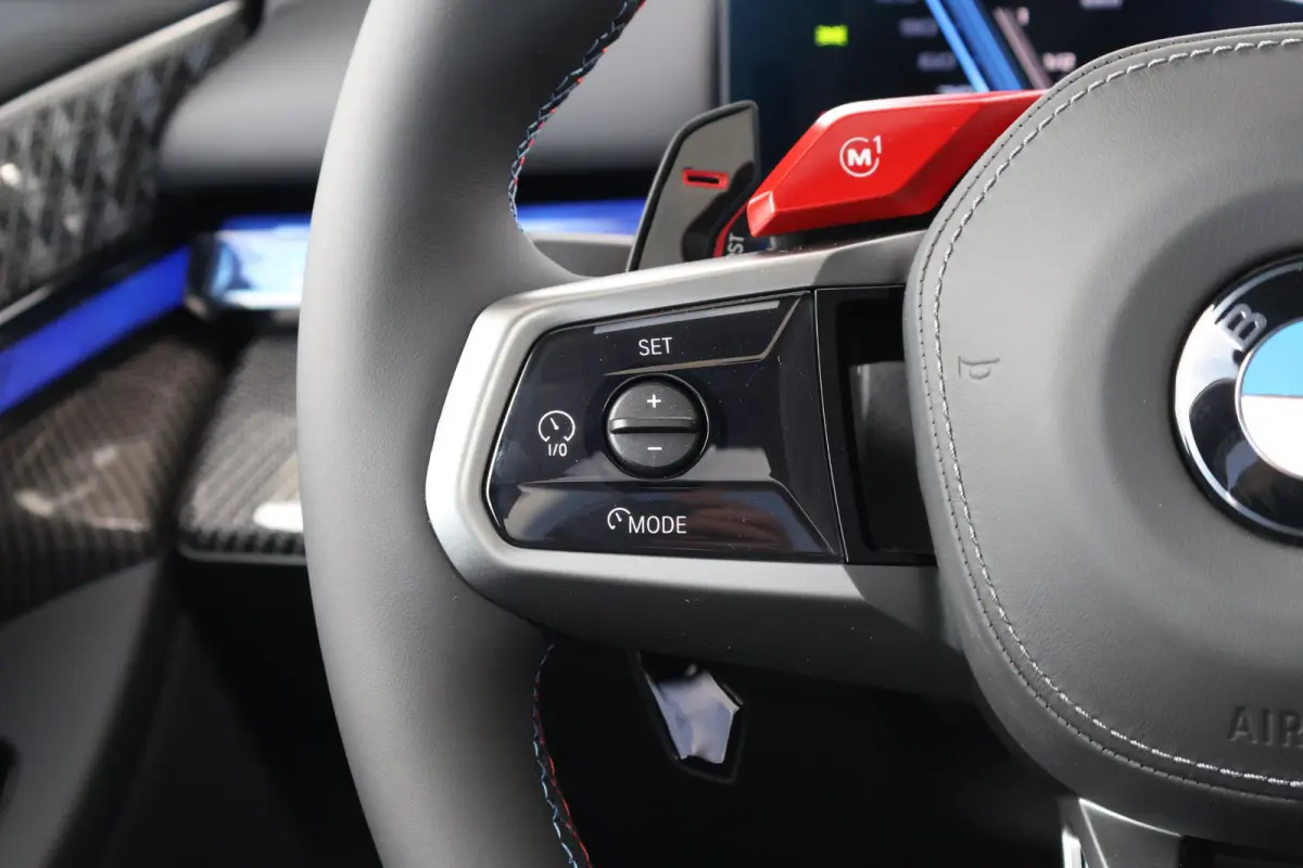Sedan | M Drivers Pack | Comfort Pack | Bowers & Wilkins | Panoramadak