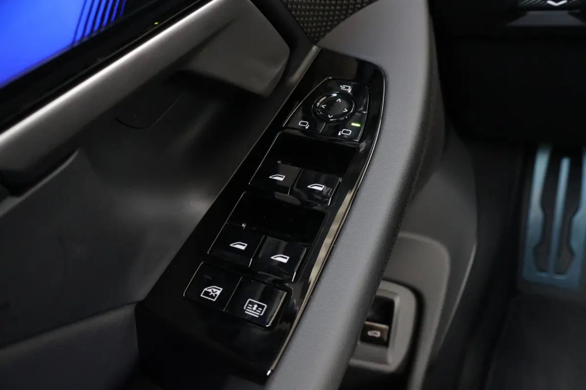 Sedan | M Drivers Pack | Comfort Pack | Bowers & Wilkins | Panoramadak