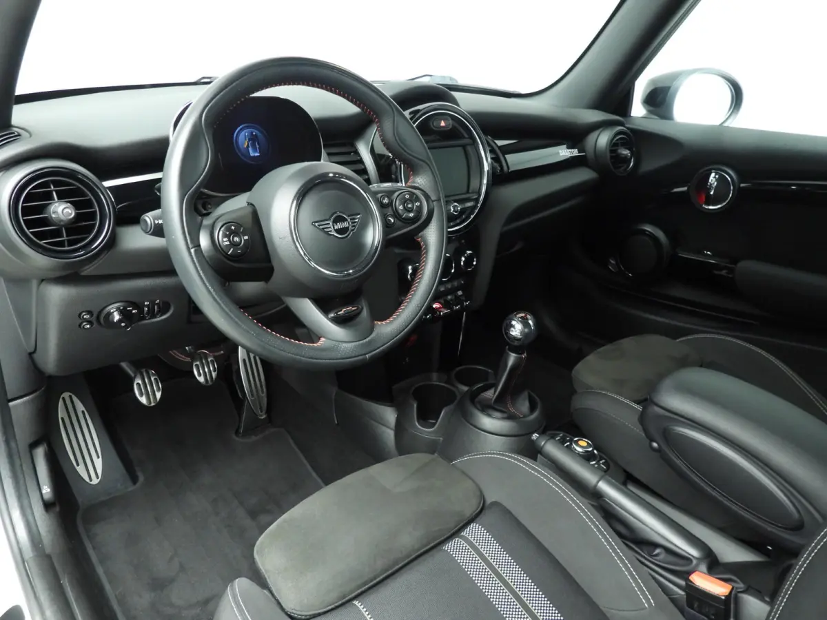 Cooper JCW Pakket / Sportstoelen / Stoelverwarming / LED / Cruise / PDC / Alu wielen 17 inch