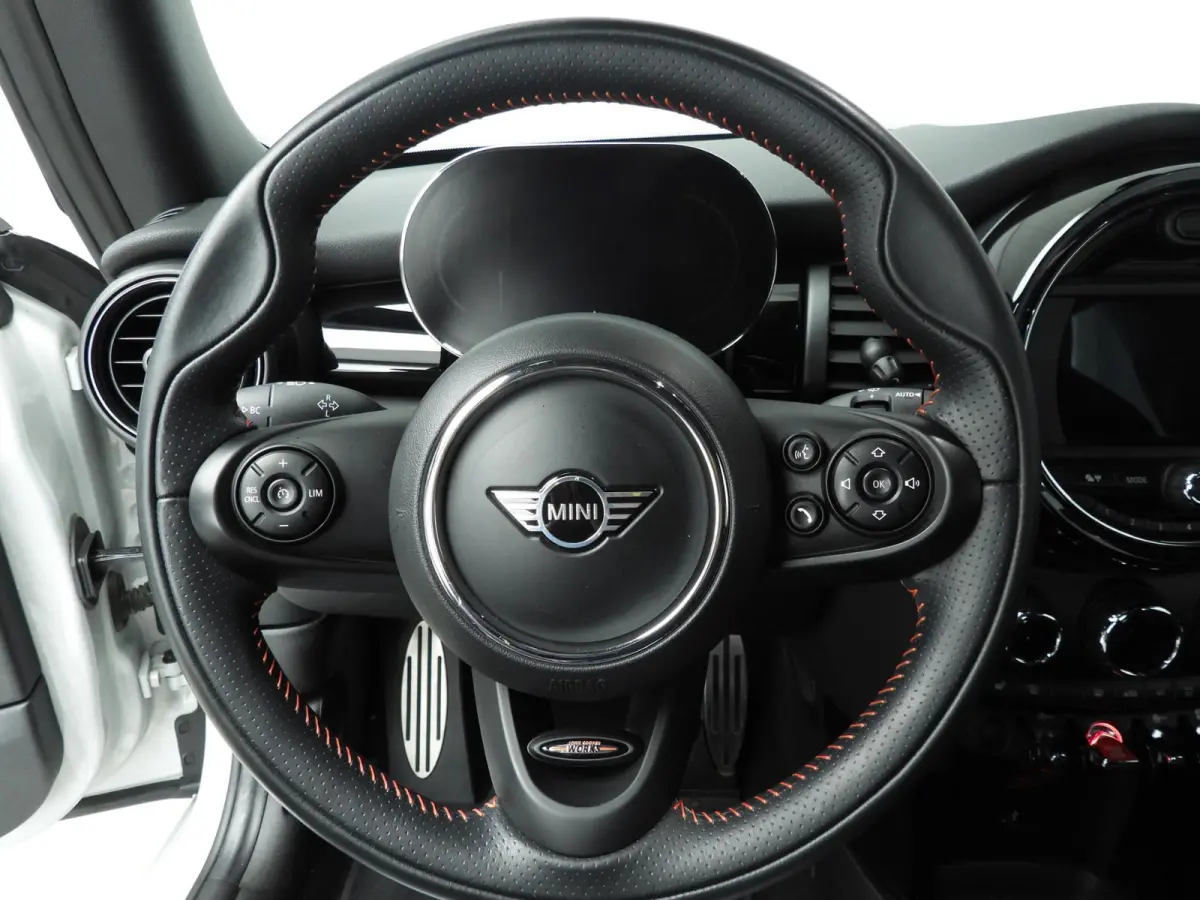 Cooper JCW Pakket / Sportstoelen / Stoelverwarming / LED / Cruise / PDC / Alu wielen 17 inch