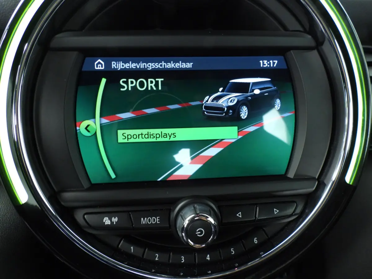 Cooper JCW Pakket / Sportstoelen / Stoelverwarming / LED / Cruise / PDC / Alu wielen 17 inch