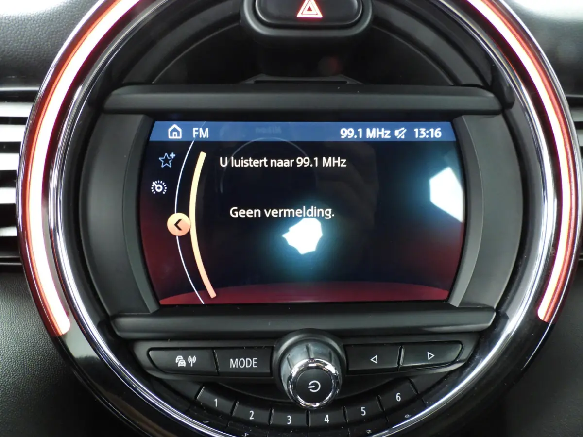 Cooper JCW Pakket / Sportstoelen / Stoelverwarming / LED / Cruise / PDC / Alu wielen 17 inch