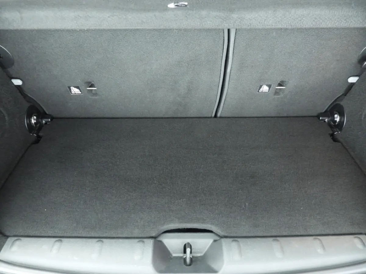 Cooper JCW Pakket / Sportstoelen / Stoelverwarming / LED / Cruise / PDC / Alu wielen 17 inch