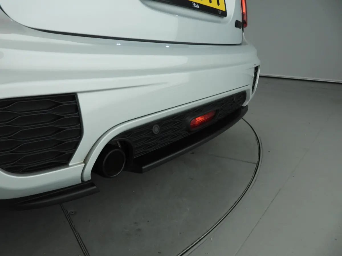 Cooper JCW Pakket / Sportstoelen / Stoelverwarming / LED / Cruise / PDC / Alu wielen 17 inch