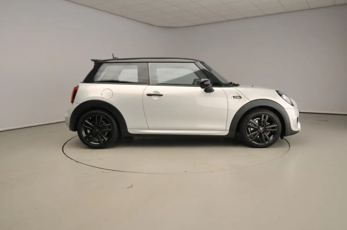 Cooper JCW Pakket / Sportstoelen / Stoelverwarming / LED / Cruise / PDC / Alu wielen 17 inch
