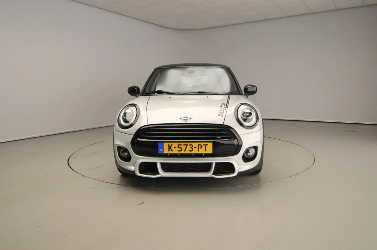 Cooper JCW Pakket / Sportstoelen / Stoelverwarming / LED / Cruise / PDC / Alu wielen 17 inch