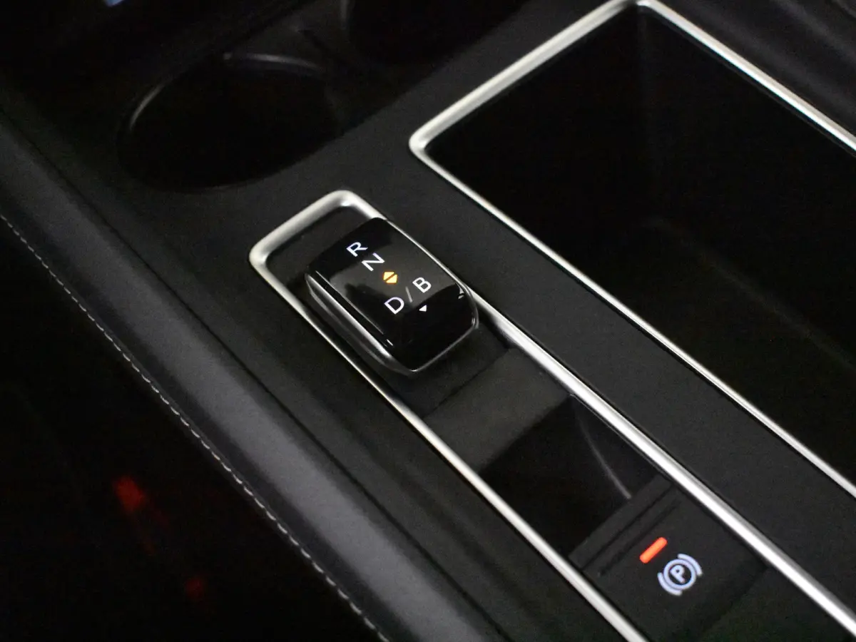 60 Sportline | Achteruitrijcamera | Apple Carplay/Android Auto|telefoonintegratie premium | Bots herkenning en activatie