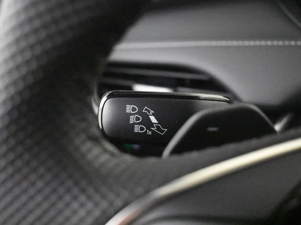 60 Sportline | Achteruitrijcamera | Apple Carplay/Android Auto|telefoonintegratie premium | Bots herkenning en activatie